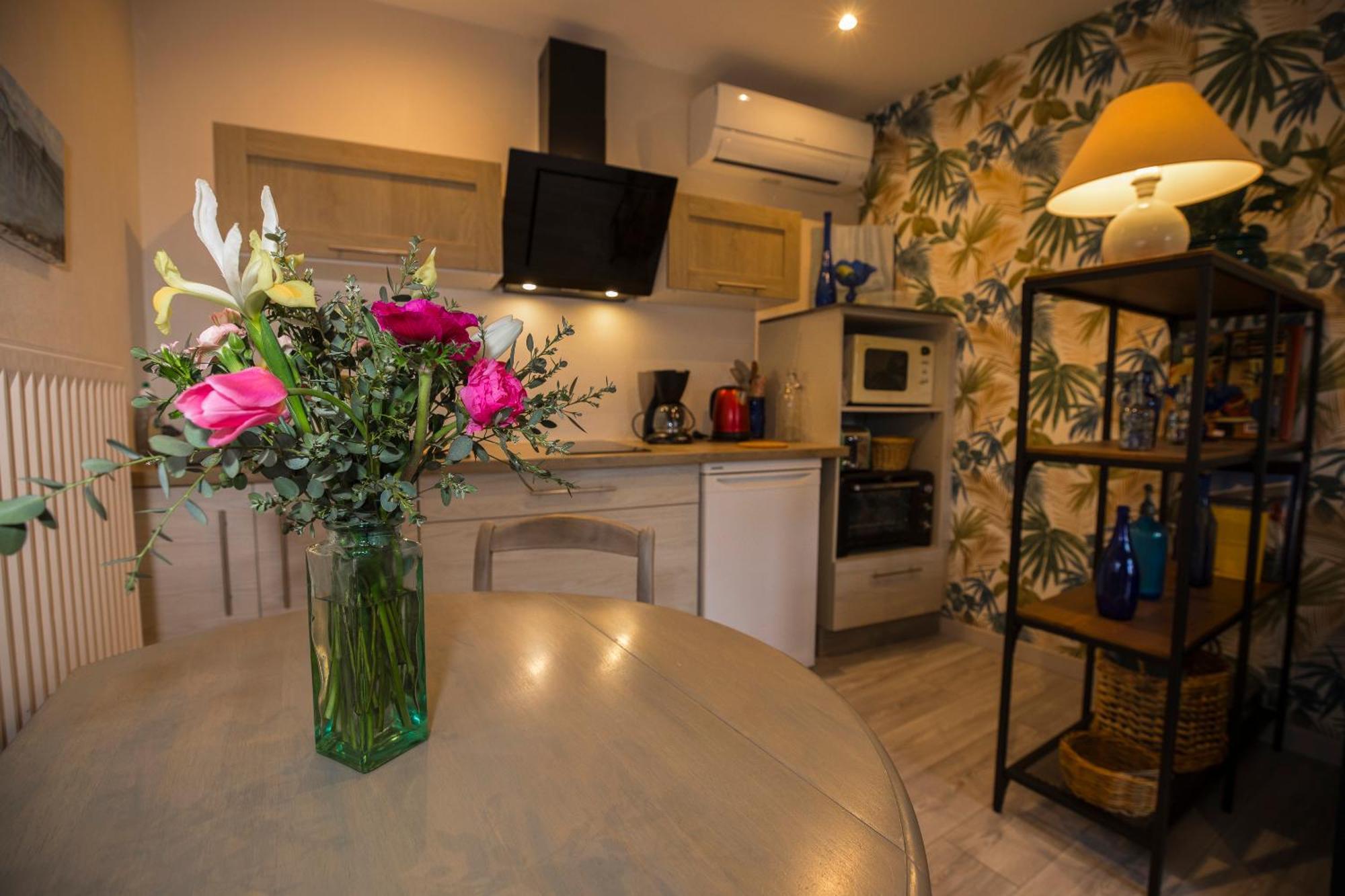 Agreable Logement Independant Avec Veranda เวียน ภายนอก รูปภาพ